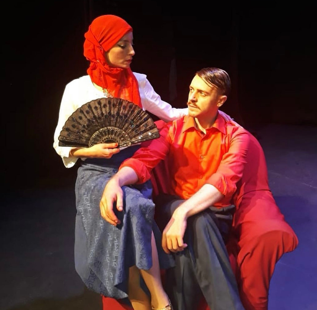 Marianna Barbosa - Atriz brasileira de teatro, TV e cinema