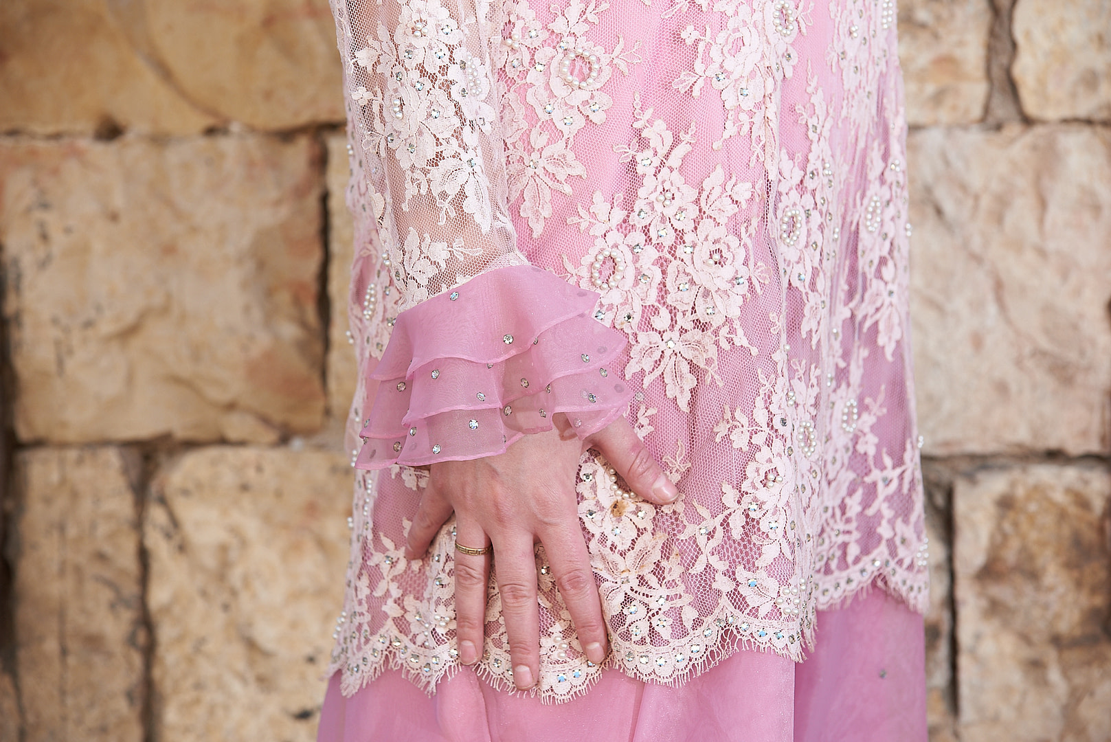 Sophia Loren’s Pink Laced Dress - Image 10