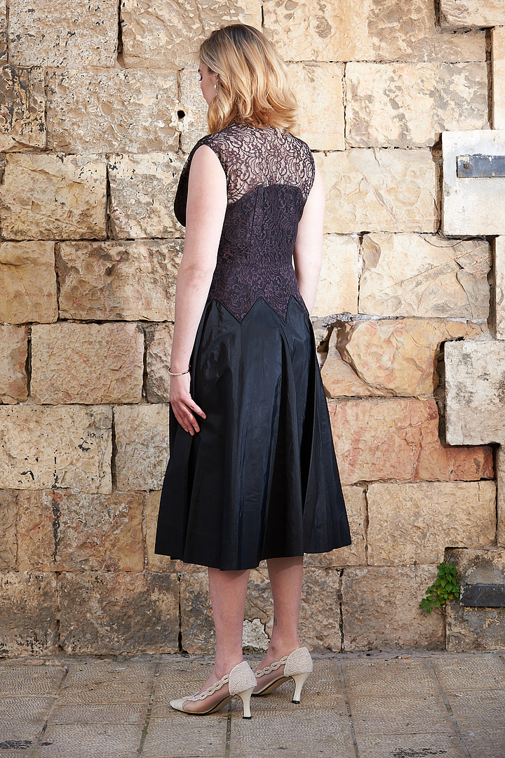 Grace Kelly’s Daring Black Cocktail Party Dress - Image 8