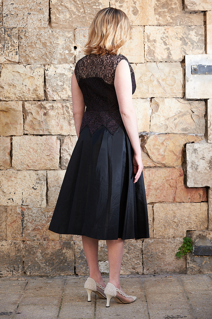 Grace Kelly’s Daring Black Cocktail Party Dress - Image 7